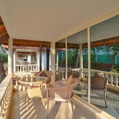 Morjim Holiday Beach Resort ภายนอก รูปภาพ