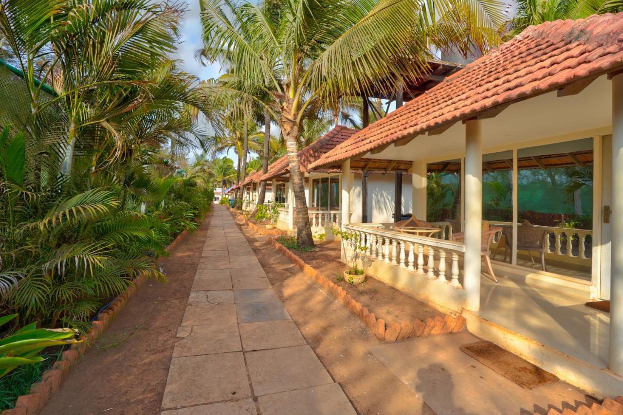 Morjim Holiday Beach Resort ภายนอก รูปภาพ
