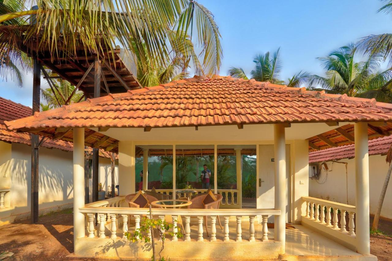 Morjim Holiday Beach Resort ภายนอก รูปภาพ